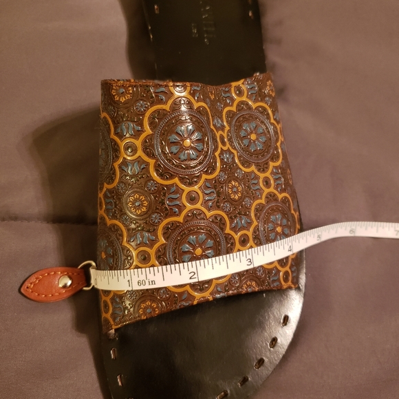 Sandals - Picture 10 of 10